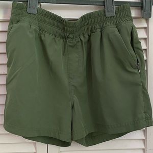 Old Navy Active Green shorts size XL (14)